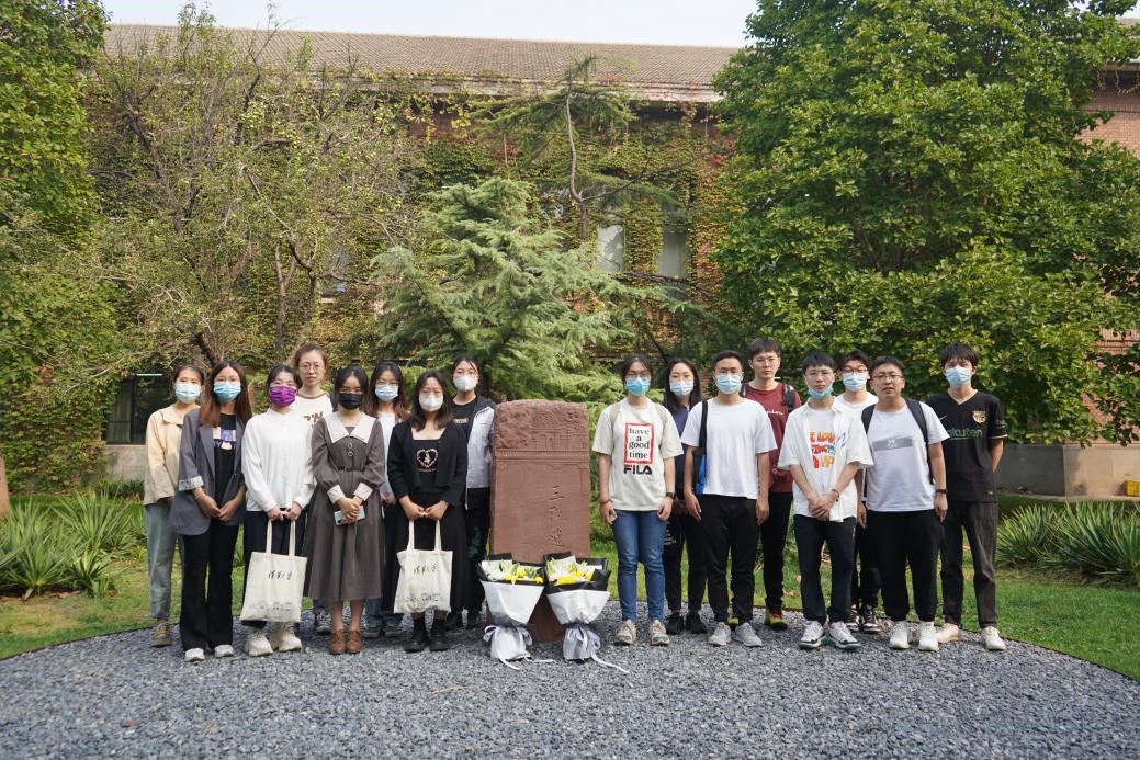 缅怀革命先烈，传承红色基因