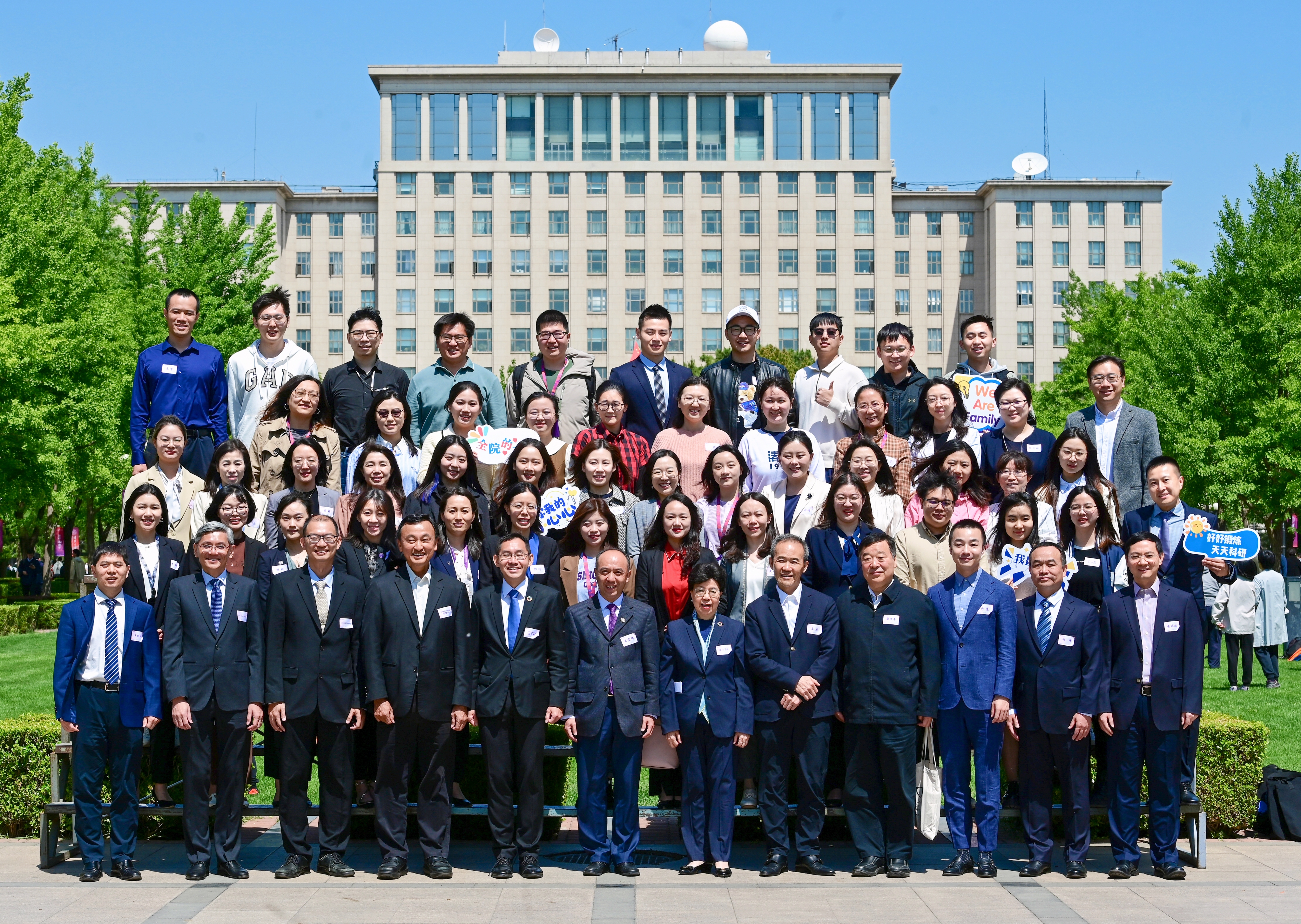 与112岁的清华共芳华，​yl23411永利三岁啦！